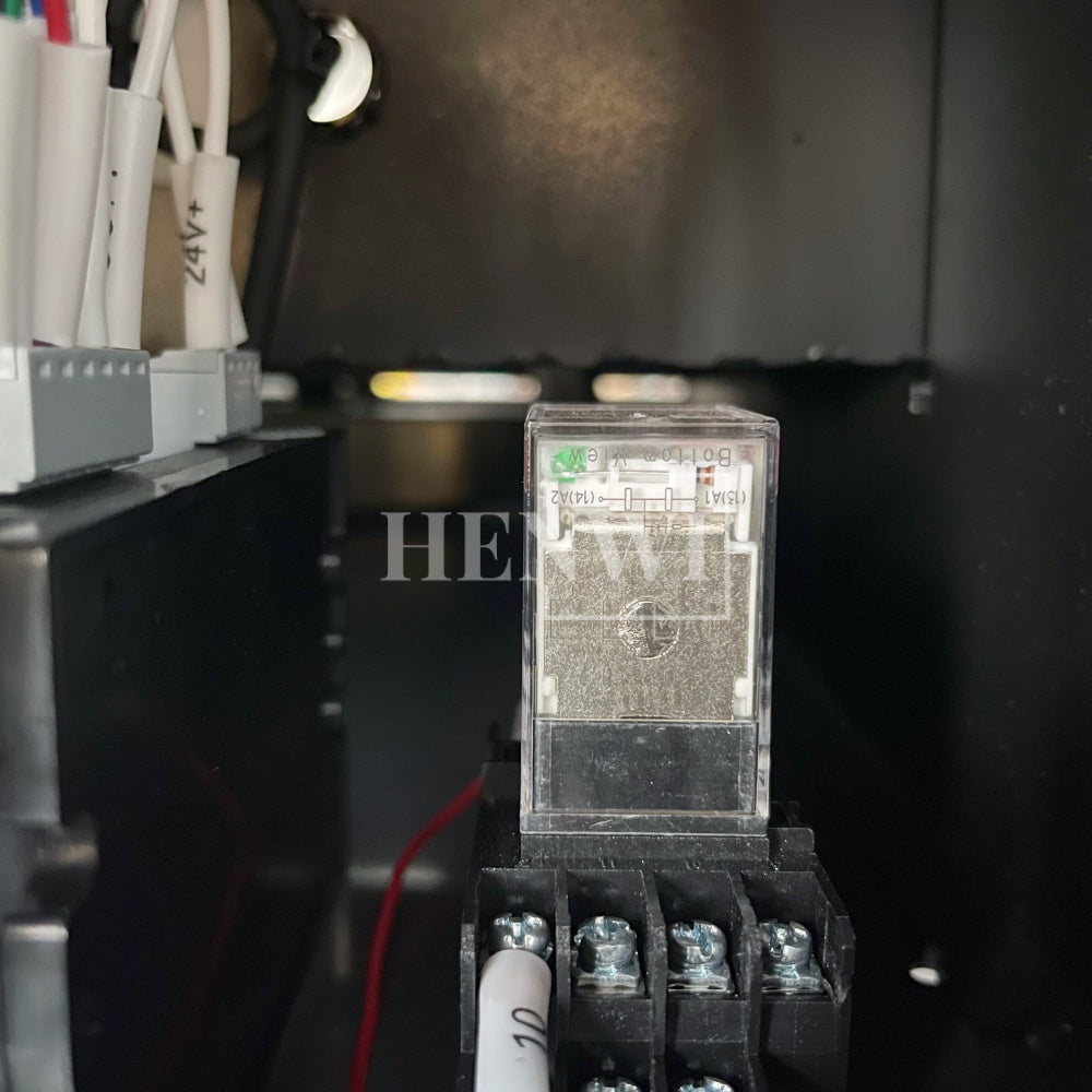 Henwi HWFM-S-VF1 Полуавтоматическая машина для розлива и упаковки жидкостей с одной насадкой Вертикальный наполнитель для бутылок с 1 головкой