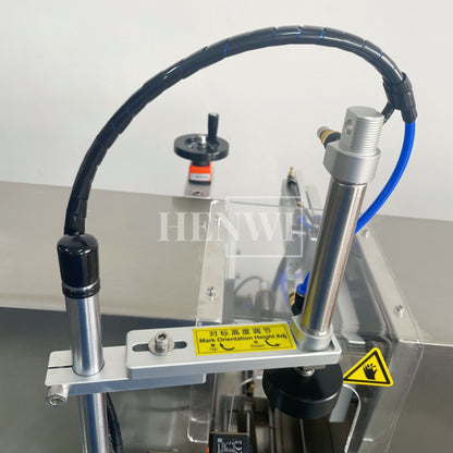 Henwi HWFM-S-VF1 Полуавтоматическая машина для розлива и упаковки жидкостей с одной насадкой Вертикальный наполнитель для бутылок с 1 головкой