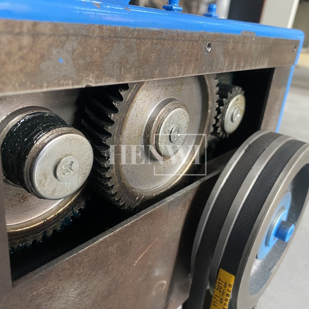 Henwi HWKH-S65 Model Three Roll Mill Lipstick Raw Material Lipgloss Powder Grinding Crushing Machine Eye Shadow Makeup Powder Pulverizer